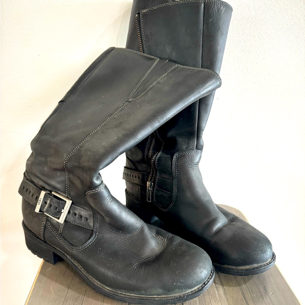 UGGS WOMENS BOOTS